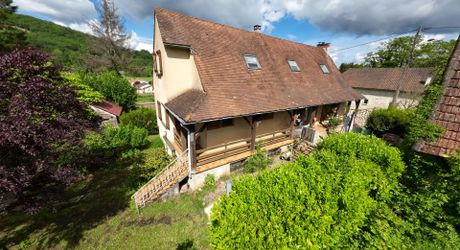 En Périgord Noir, maison en pierre de 180 m² avec jardin au Lardin-Saint-Lazare.