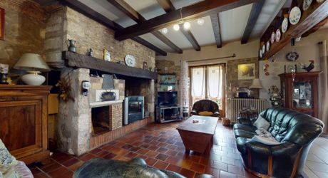 En Périgord Noir, maison en pierre de 180 m² avec jardin au Lardin-Saint-Lazare.