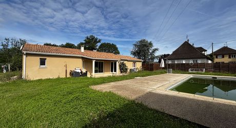 A Montignac-Lascaux, à 5 minutes du centre-ville, maison contemporaine de 150m² habitables avec piscine.