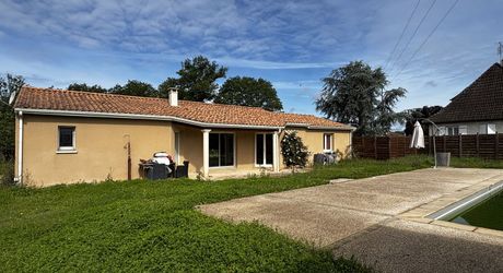 A Montignac-Lascaux, à 5 minutes du centre-ville, maison contemporaine de 150m² habitables avec piscine.