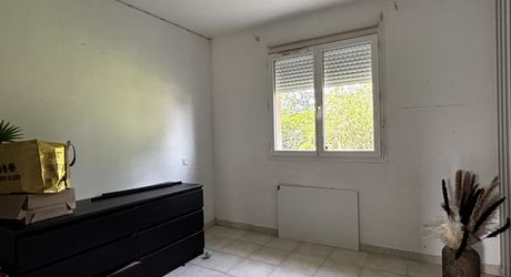 A Montignac-Lascaux, à 5 minutes du centre-ville, maison contemporaine de 150m² habitables avec piscine.