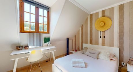 Maison contemporaine 275 m² avec piscine à Terrasson-Lavilledieu sur environ 5000 m² de terrain.
