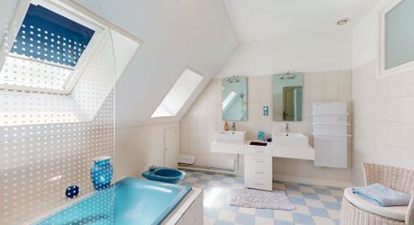 Maison contemporaine 275 m² avec piscine à Terrasson-Lavilledieu sur environ 5000 m² de terrain.