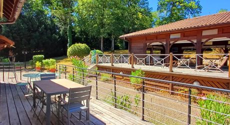 Maison contemporaine 275 m² avec piscine à Terrasson-Lavilledieu sur environ 5000 m² de terrain.