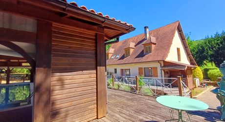Maison contemporaine 275 m² avec piscine à Terrasson-Lavilledieu sur environ 5000 m² de terrain.