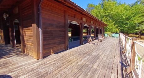 Maison contemporaine 275 m² avec piscine à Terrasson-Lavilledieu sur environ 5000 m² de terrain.