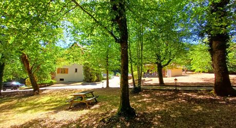 Maison contemporaine 275 m² avec piscine à Terrasson-Lavilledieu sur environ 5000 m² de terrain.