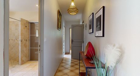 Maison contemporaine 275 m² avec piscine à Terrasson-Lavilledieu sur environ 5000 m² de terrain.