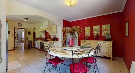 Maison contemporaine 275 m² avec piscine à Terrasson-Lavilledieu sur environ 5000 m² de terrain.