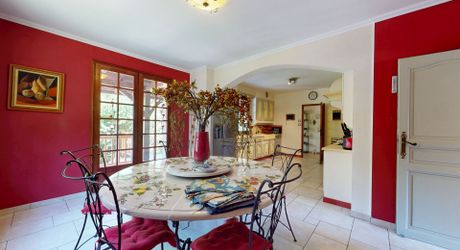 Maison contemporaine 275 m² avec piscine à Terrasson-Lavilledieu sur environ 5000 m² de terrain.