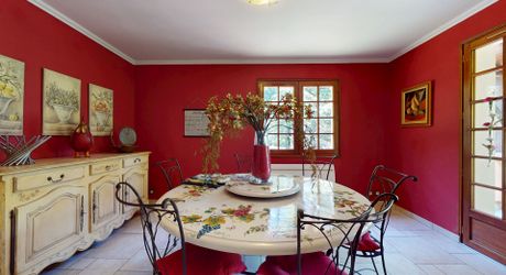 Maison contemporaine 275 m² avec piscine à Terrasson-Lavilledieu sur environ 5000 m² de terrain.