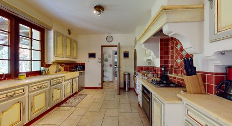 Maison contemporaine 275 m² avec piscine à Terrasson-Lavilledieu sur environ 5000 m² de terrain.