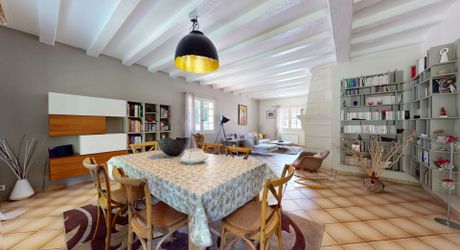 Maison contemporaine 275 m² avec piscine à Terrasson-Lavilledieu sur environ 5000 m² de terrain.
