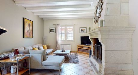 Maison contemporaine 275 m² avec piscine à Terrasson-Lavilledieu sur environ 5000 m² de terrain.