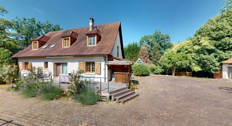 Maison contemporaine 275 m² avec piscine à Terrasson-Lavilledieu sur environ 5000 m² de terrain.