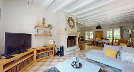 Maison contemporaine 275 m² avec piscine à Terrasson-Lavilledieu sur environ 5000 m² de terrain.
