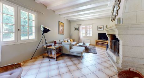 Maison contemporaine 275 m² avec piscine à Terrasson-Lavilledieu sur environ 5000 m² de terrain.
