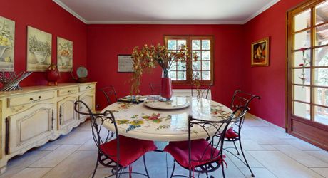 Maison contemporaine 275 m² avec piscine à Terrasson-Lavilledieu sur environ 5000 m² de terrain.
