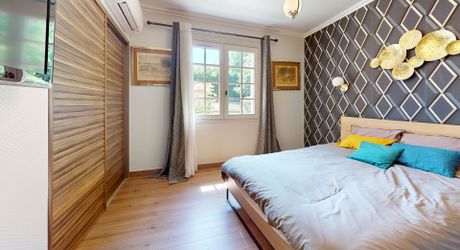 Maison contemporaine 275 m² avec piscine à Terrasson-Lavilledieu sur environ 5000 m² de terrain.