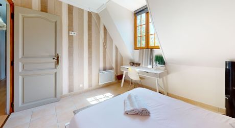 Maison contemporaine 275 m² avec piscine à Terrasson-Lavilledieu sur environ 5000 m² de terrain.