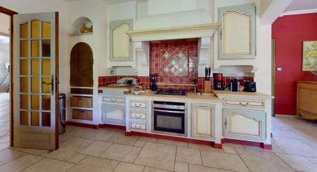 Maison contemporaine 275 m² avec piscine à Terrasson-Lavilledieu sur environ 5000 m² de terrain.