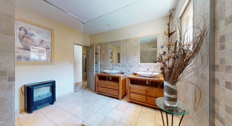 Maison contemporaine 275 m² avec piscine à Terrasson-Lavilledieu sur environ 5000 m² de terrain.