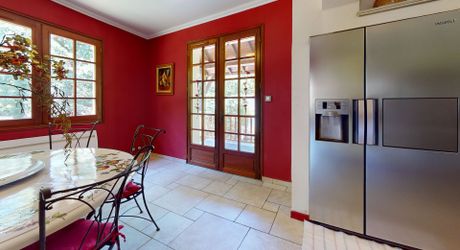 Maison contemporaine 275 m² avec piscine à Terrasson-Lavilledieu sur environ 5000 m² de terrain.