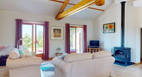 A quelques kilomètres de Montignac, maison de plain-pied, en parfait, état, situé au calme sur les hauteurs.
