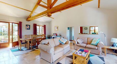 A quelques kilomètres de Montignac, maison de plain-pied, en parfait, état, situé au calme sur les hauteurs.
