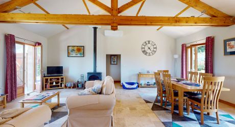 A quelques kilomètres de Montignac, maison de plain-pied, en parfait, état, situé au calme sur les hauteurs.