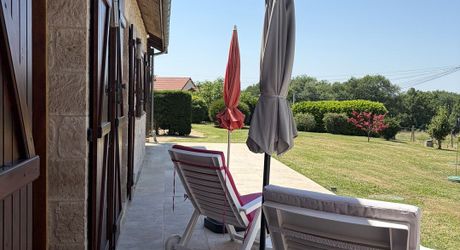 A quelques kilomètres de Montignac, maison de plain-pied, en parfait, état, situé au calme sur les hauteurs.
