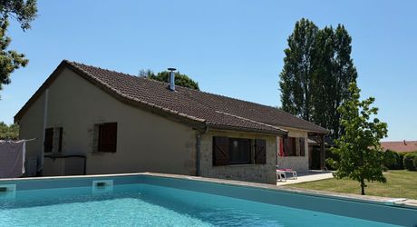 A quelques kilomètres de Montignac, maison de plain-pied, en parfait, état, situé au calme sur les hauteurs.