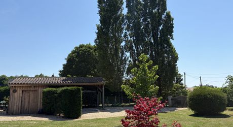 A quelques kilomètres de Montignac, maison de plain-pied, en parfait, état, situé au calme sur les hauteurs.