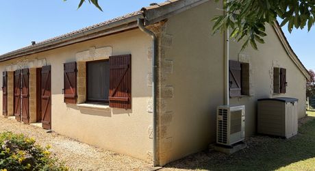 A quelques kilomètres de Montignac, maison de plain-pied, en parfait, état, situé au calme sur les hauteurs.