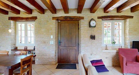 Ancienne ferme périgourdine rénovée sur 15 hectares à 6 kilomètres de Sarlat.