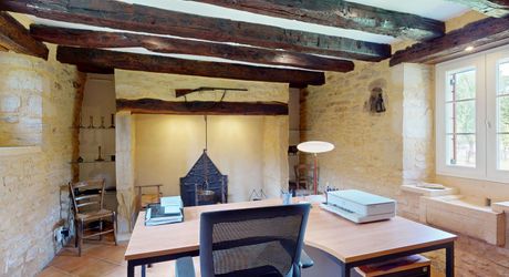 Ancienne ferme périgourdine rénovée sur 15 hectares à 6 kilomètres de Sarlat.