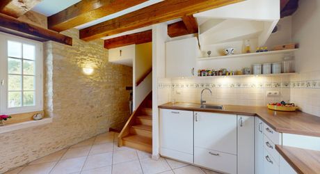 Ancienne ferme périgourdine rénovée sur 15 hectares à 6 kilomètres de Sarlat.