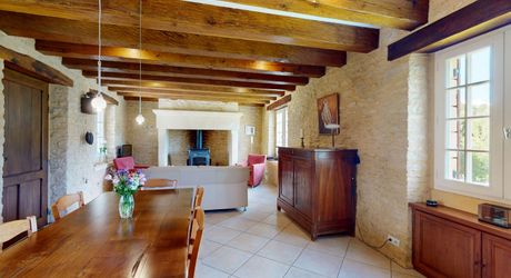 Ancienne ferme périgourdine rénovée sur 15 hectares à 6 kilomètres de Sarlat.