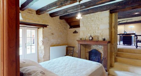 Ancienne ferme périgourdine rénovée sur 15 hectares à 6 kilomètres de Sarlat.