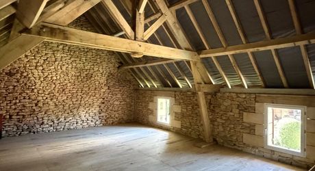 Ancienne ferme périgourdine rénovée sur 15 hectares à 6 kilomètres de Sarlat.