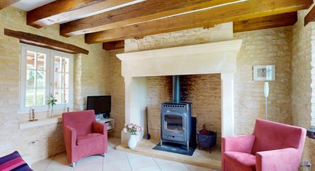 Ancienne ferme périgourdine rénovée sur 15 hectares à 6 kilomètres de Sarlat.