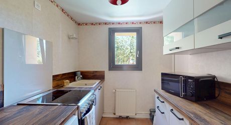 En Périgord Noir, sur les hauteurs de la Vallée de la Vézère, maison impeccable située au calme sans nuisance.