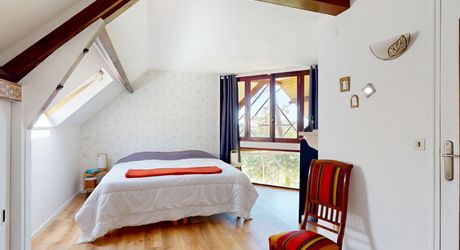 En Périgord Noir, sur les hauteurs de la Vallée de la Vézère, maison impeccable située au calme sans nuisance.