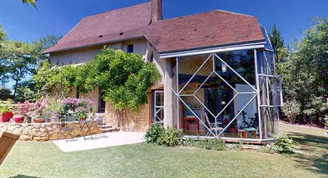 En Périgord Noir, sur les hauteurs de la Vallée de la Vézère, maison impeccable située au calme sans nuisance.