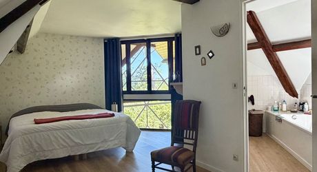 En Périgord Noir, sur les hauteurs de la Vallée de la Vézère, maison impeccable située au calme sans nuisance.