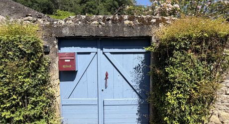 Au coeur de Montignac, avec un très beau jardin intimiste, parfait pied-à-terre de 70 m² habitable.