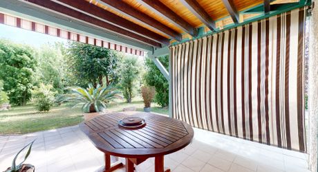 Périgord Noir – Élégante maison avec piscine et jardin arboré à Montignac-Lascaux.