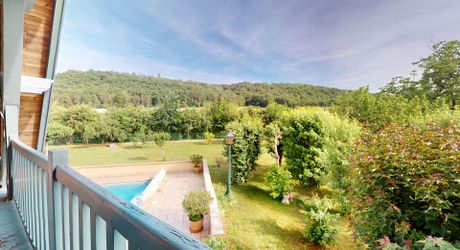 Périgord Noir – Élégante maison avec piscine et jardin arboré à Montignac-Lascaux.
