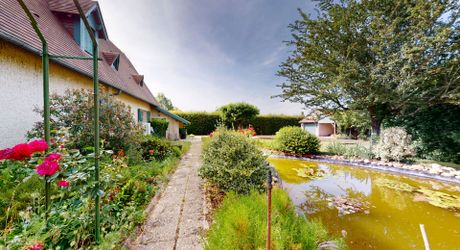 Périgord Noir – Élégante maison avec piscine et jardin arboré à Montignac-Lascaux.