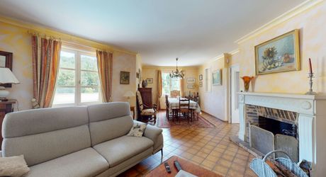 Périgord Noir – Élégante maison avec piscine et jardin arboré à Montignac-Lascaux.
